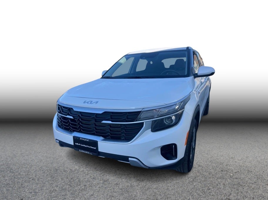 2026 Kia Seltos LX Sport Utility 4D in White — front three-quarter view