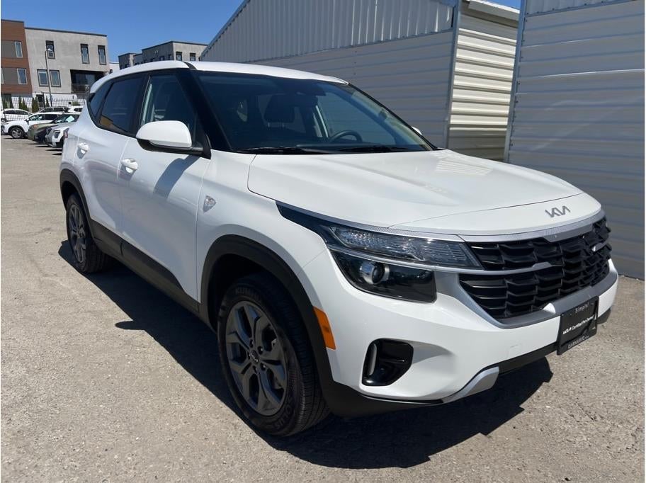 2026 Kia Seltos — rear three-quarter view