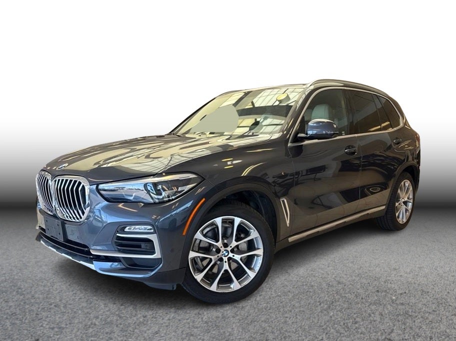 2021 BMW X5 xDrive40i Sport Utility 4D in Gray — front three-quarter view