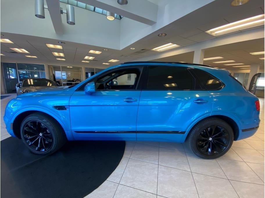 2020 Bentley Bentayga — side profile view