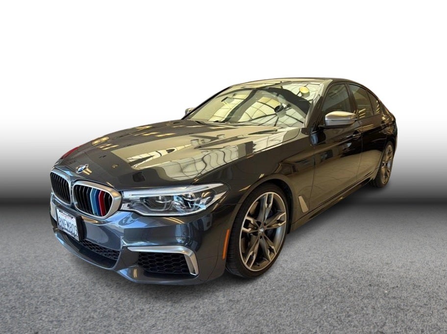 2020 BMW 5 Series M550i xDrive Sedan 4D in Gray — front three-quarter view