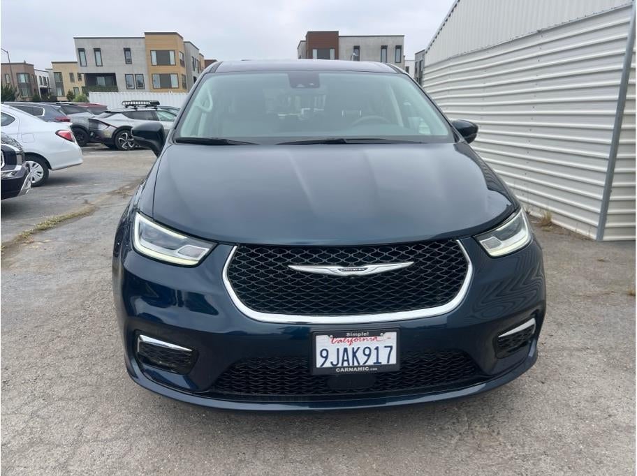 2023 Chrysler Pacifica Hybrid — side profile view