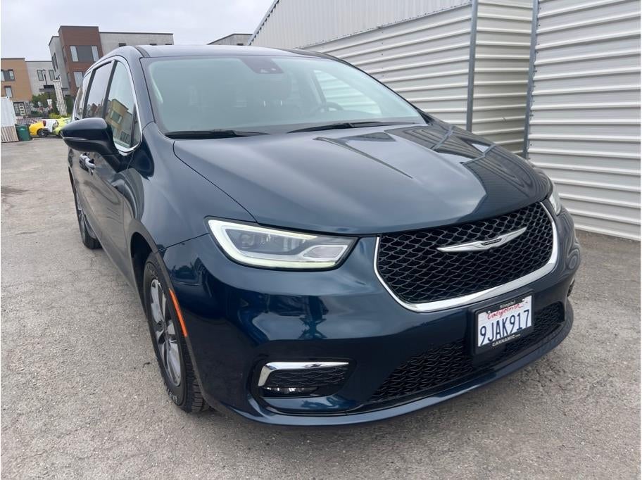2023 Chrysler Pacifica Hybrid — rear three-quarter view