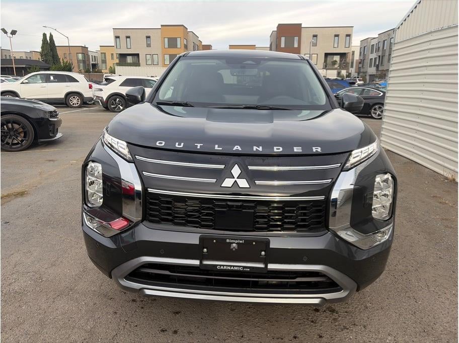 2025 Mitsubishi Outlander — side profile view