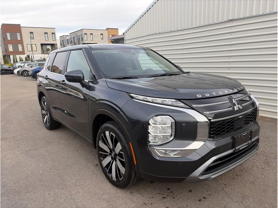 2025 Mitsubishi Outlander — rear three-quarter view