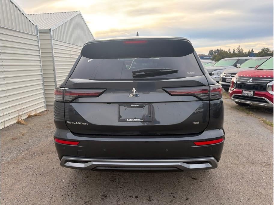 2025 Mitsubishi Outlander — detail view