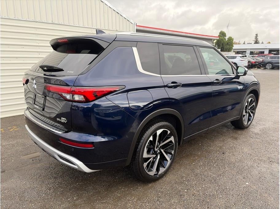 2025 Mitsubishi Outlander PHEV — interior view