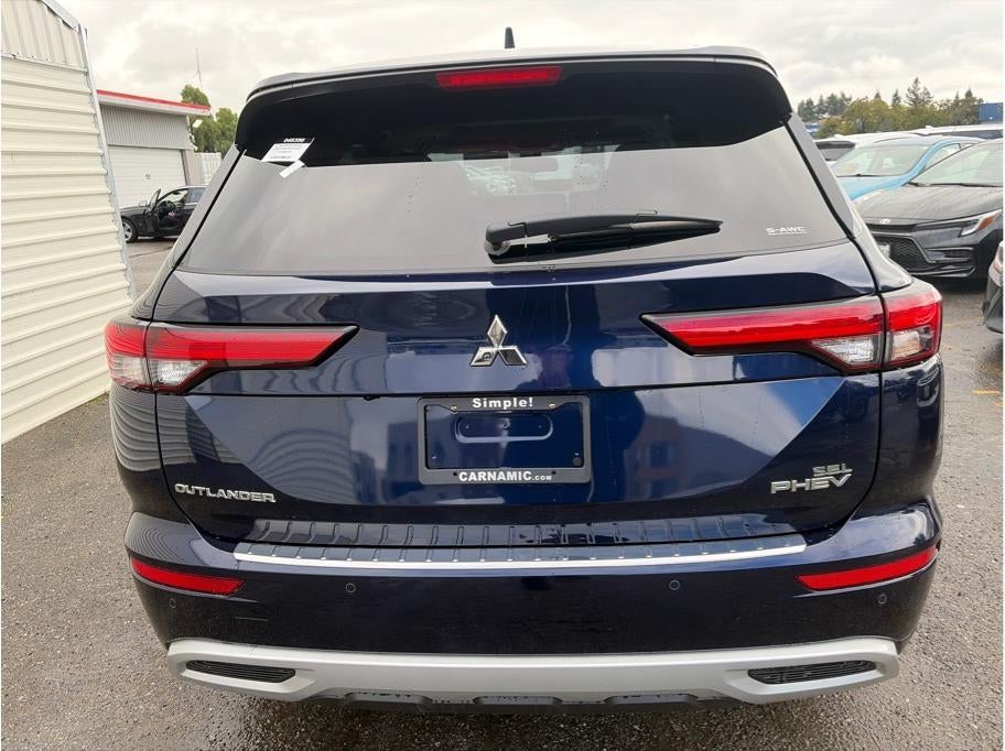 2025 Mitsubishi Outlander PHEV — detail view