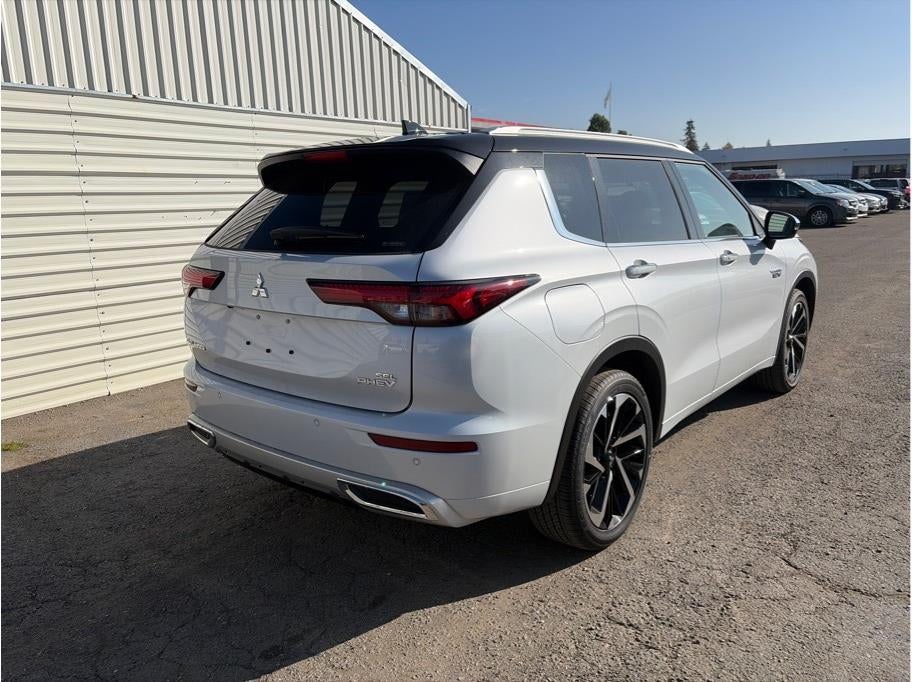 2025 Mitsubishi Outlander PHEV — interior view