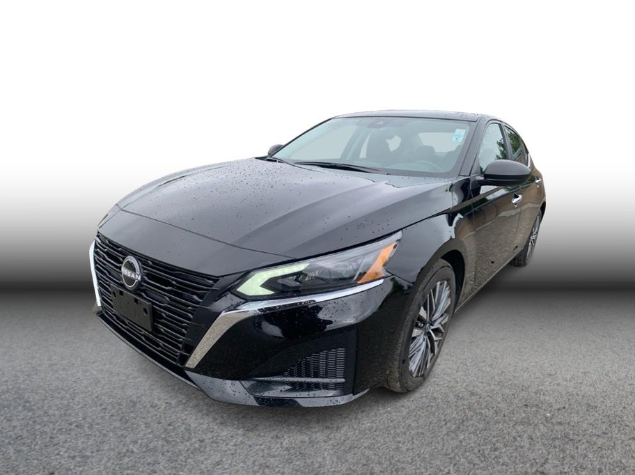 2025 Nissan Altima 2.5 SV Sedan 4D in Black — front three-quarter view