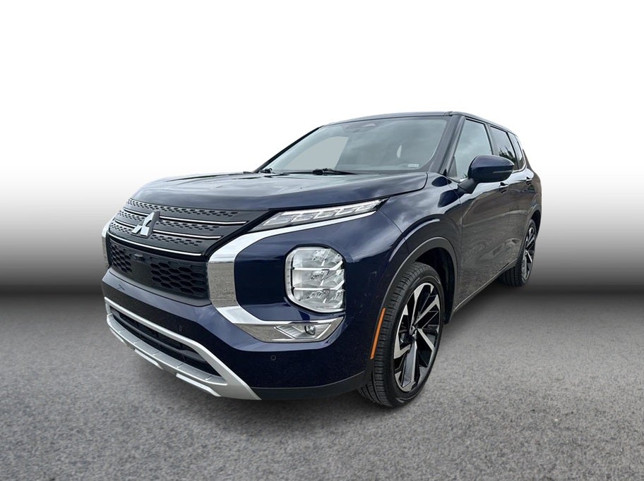 2024 Mitsubishi Outlander SE Sport Utility 4D in Gray — front three-quarter view