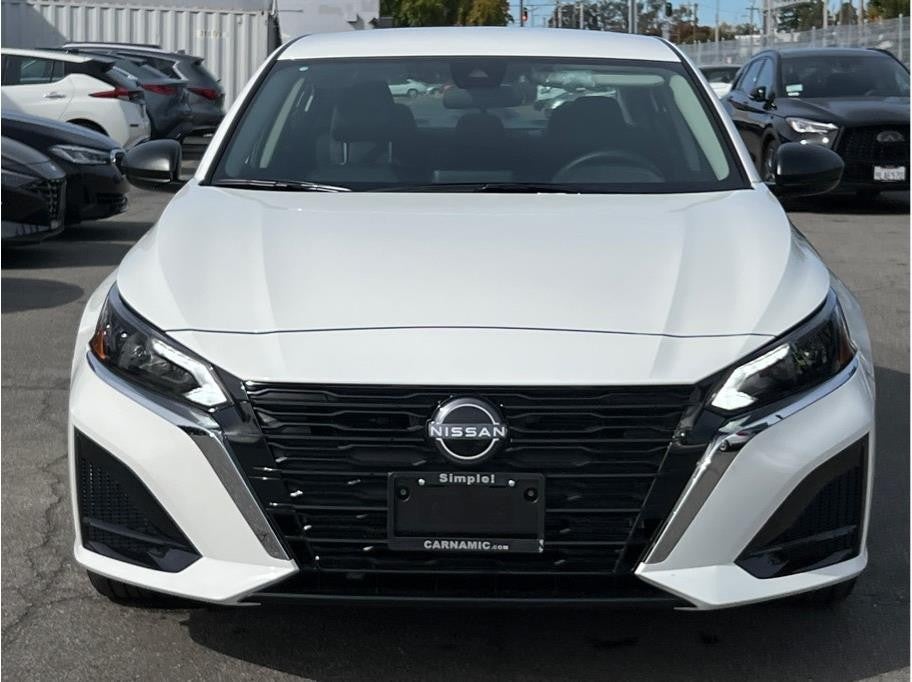 2025 Nissan Altima — side profile view