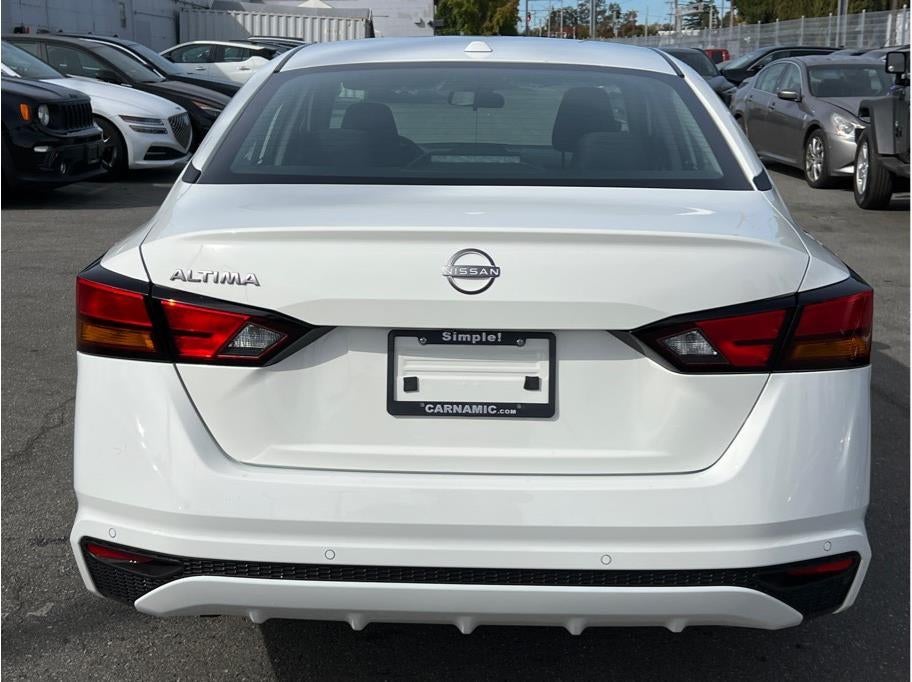 2025 Nissan Altima — detail view